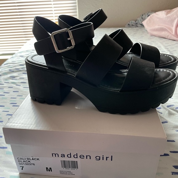 Womens strappy heeled sandals *AS IS* - Picture 1 of 8